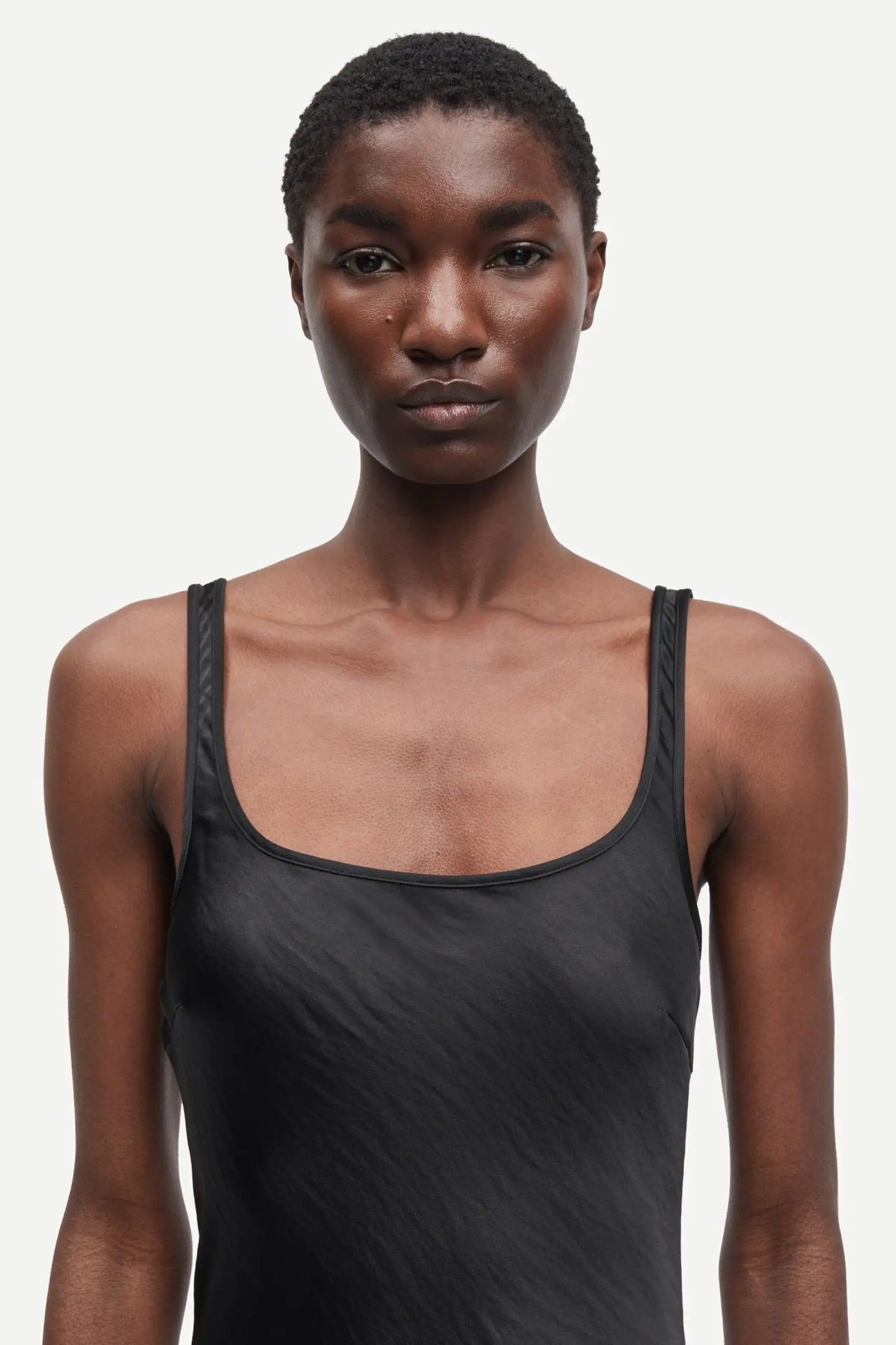 Robe Sunna Black