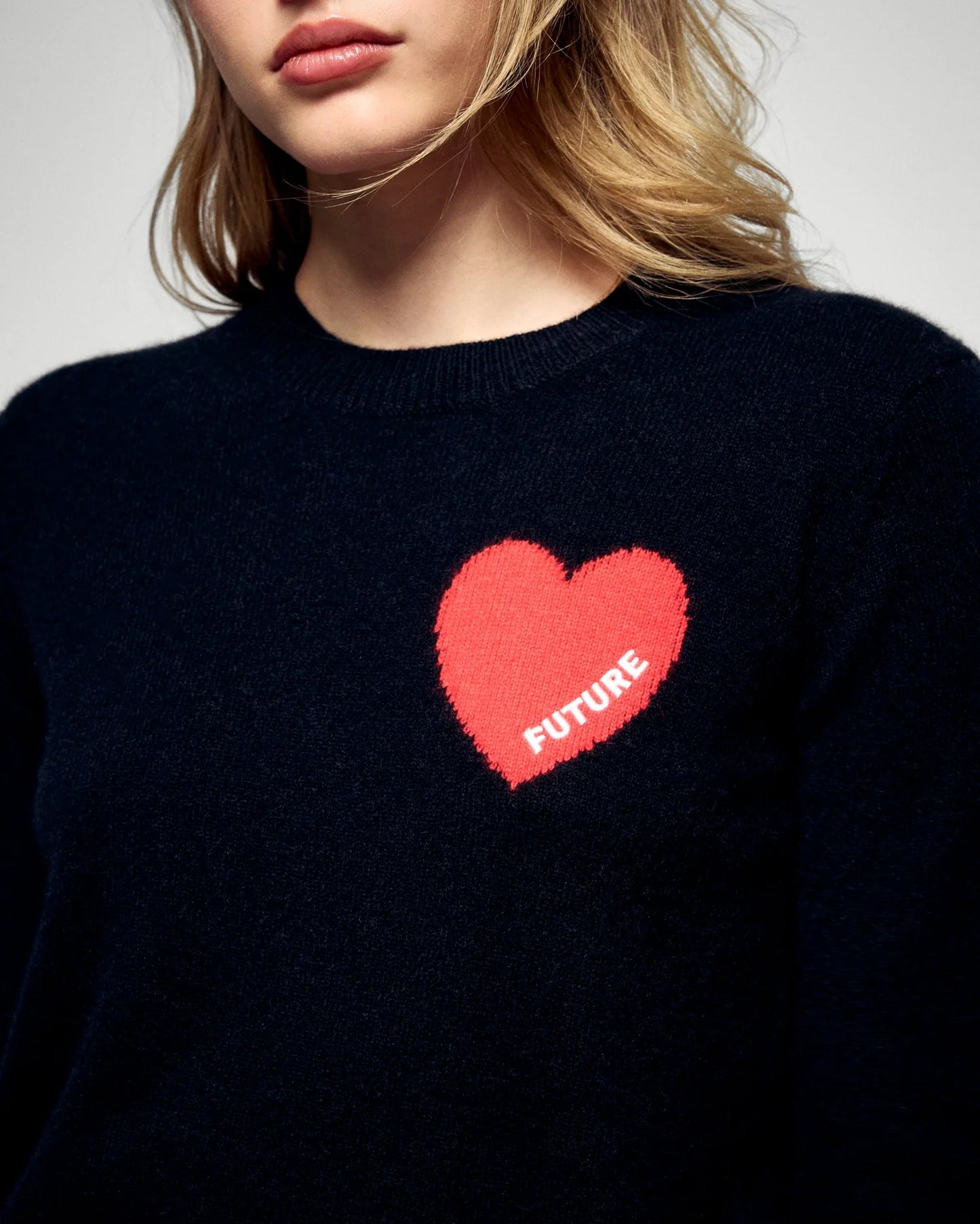 Pull Col Rond Coeur Noir
