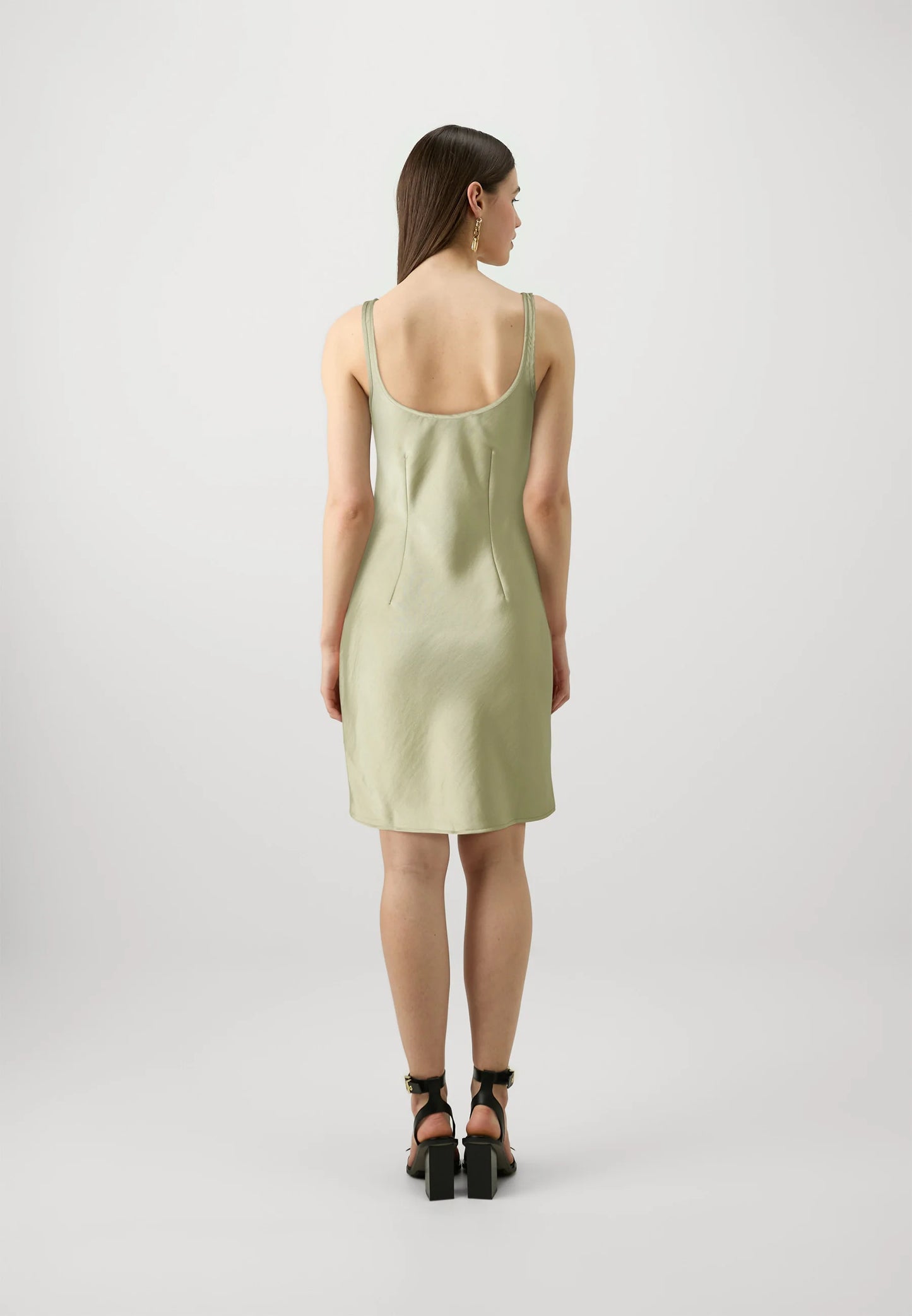 Robe Sasunna Short Olive