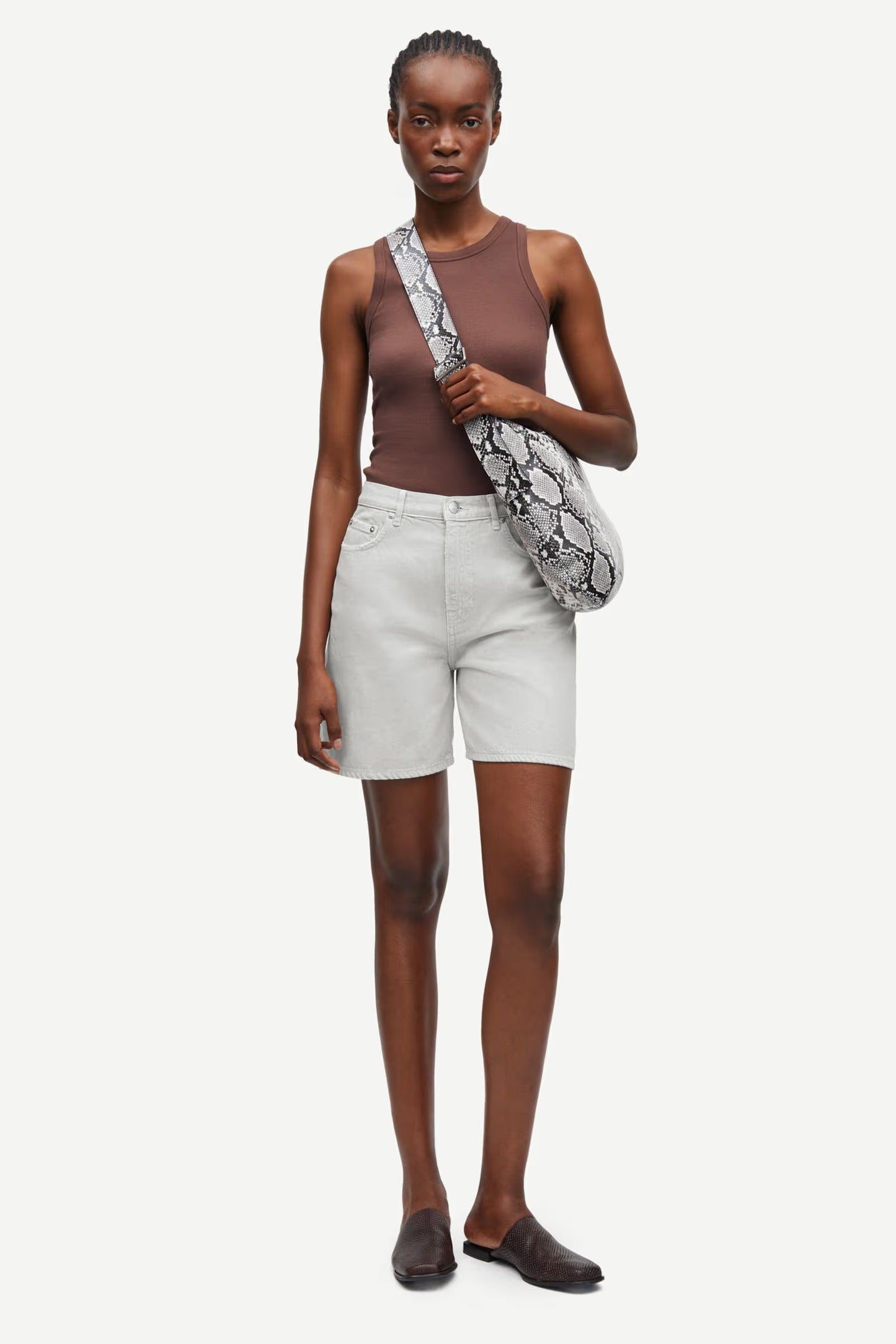 Short Sashelly White Rock