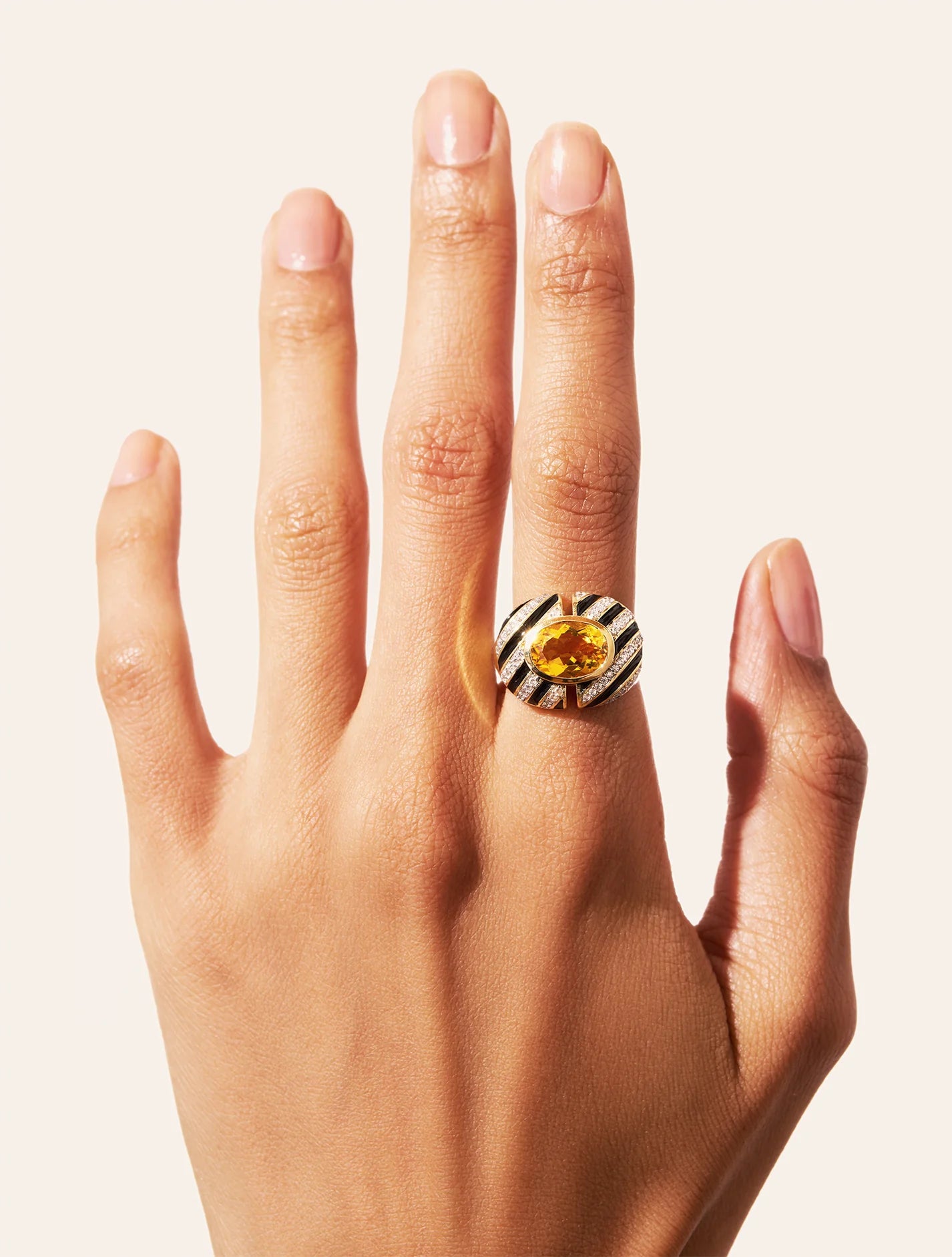 Bague Zèbre Quartz Jaune Email Noir