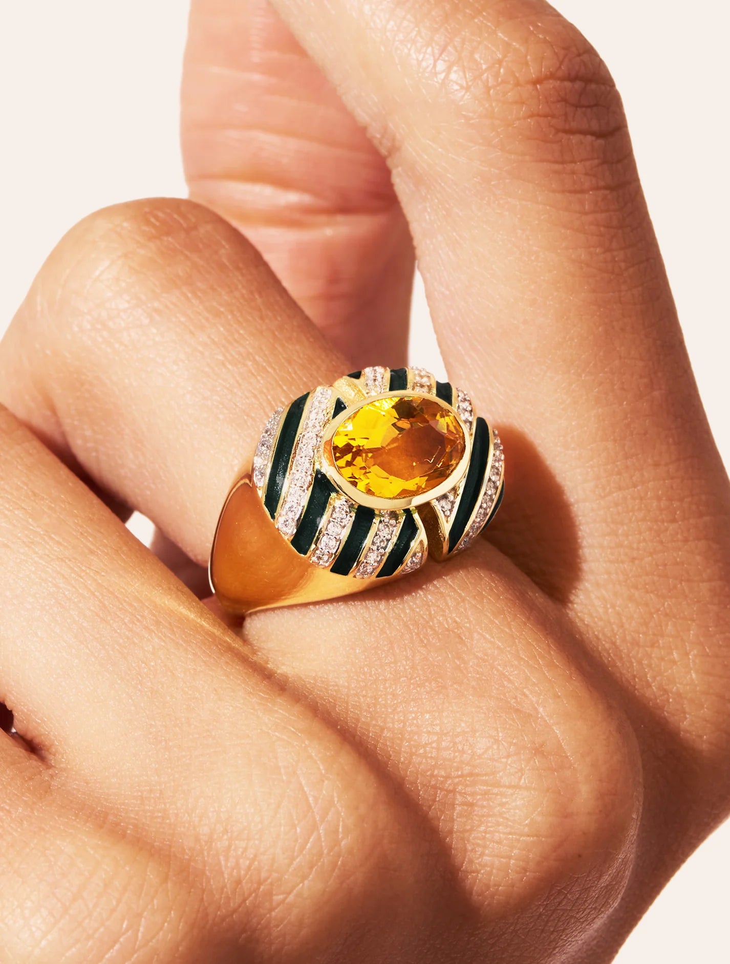 Bague Zèbre Quartz Jaune Email Noir