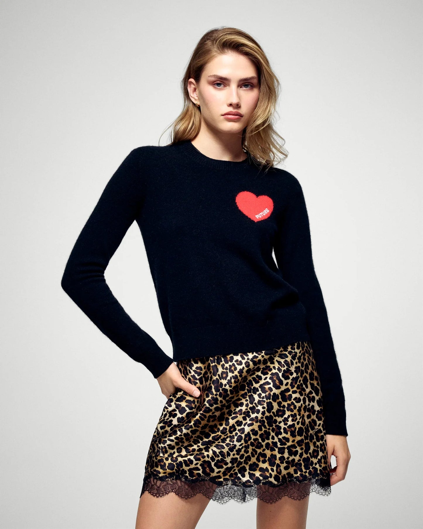 Pull Col Rond Coeur Noir